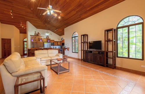 Garza House | Tres Monos | Charming 3-bedroom Getaway Near Garza