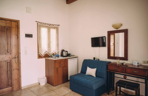 Ilida Apartment | Trikalioti's Lush Estate Apt Eleni, Palouki, Greece