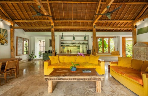 Kutuh Kaja Villa | Tropical 4BR Villa w/Infinity Pool in ubud, 6 mins to central