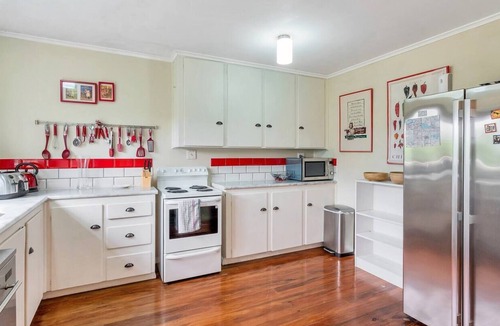 Kohimarama House | Tui Combo - Rustic, quiet, leafy. Close to CBD, forest, beach.