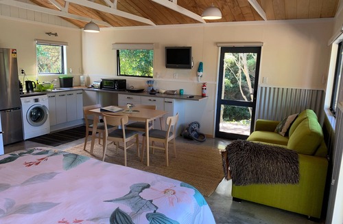 Tutukaka Cottage | Tui Cottage Private rural retreat with elevated views to the ocean