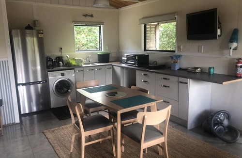 Tutukaka Cottage | Tui Cottage Private rural retreat with elevated views to the ocean