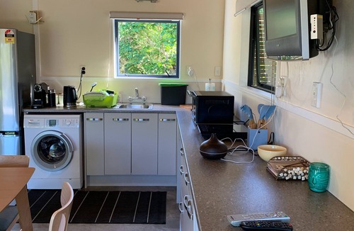 Tutukaka Cottage | Tui Cottage Private rural retreat with elevated views to the ocean