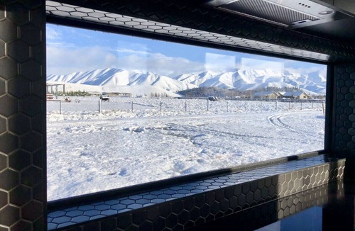 Ben Ohau House | Tussock Fields, Twizel. EPIC mountain views!