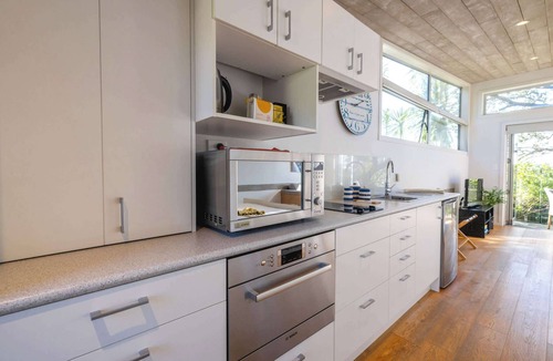 Oneroa House | Tutiri – Oneroa Studio Retreat
