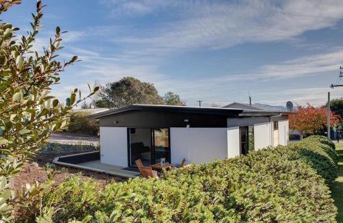 Lynmore House | Twin Camellias