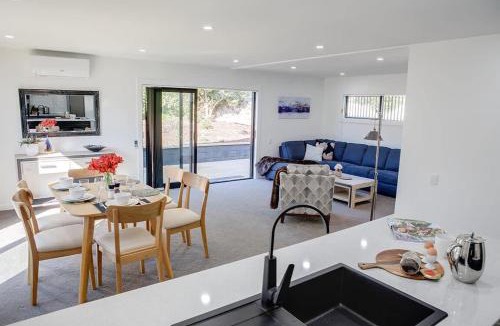 Lynmore House | Twin Camellias
