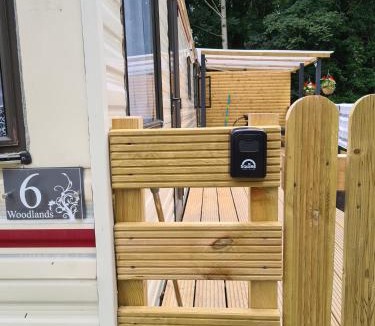 Girvan Apartment | Unique Caravan with Outdoor Space