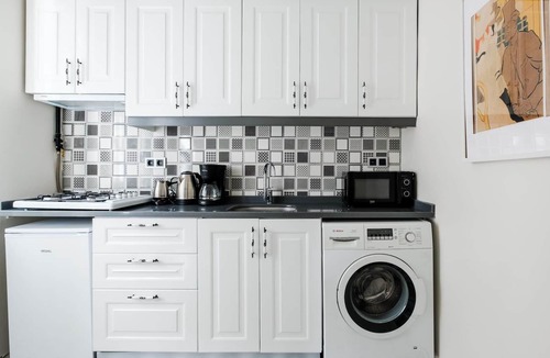 Galata Apartment | Unique Flat w 5 min to Galata Tower, Istiklal Ave