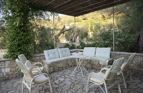 Mpogdanatika Villa | Unique Villa surrounded by the wood with POOL