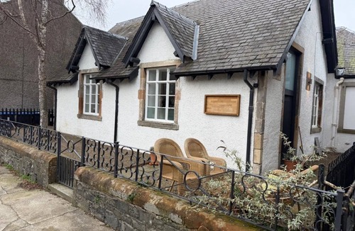 Peebles House | Uniquely renovated Peebles schoolhouse, sleeps up to 11, 2 mins from town centre