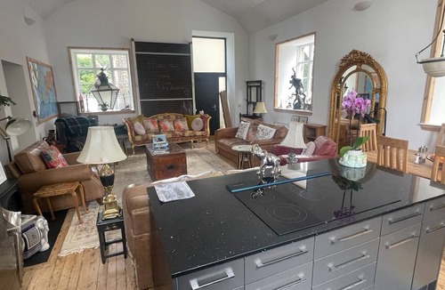 Peebles House | Uniquely renovated Peebles schoolhouse, sleeps up to 11, 2 mins from town centre
