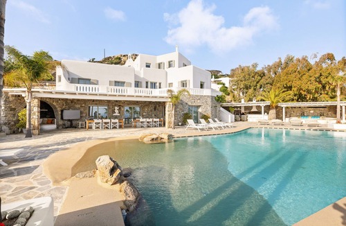 Plintri Villa | Unrivaled luxury awaits at our vast Mykonos villa, the perfect summer escape.