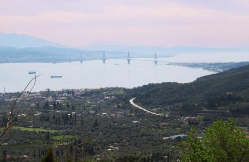 Nafpaktos Villa | Up on the hill