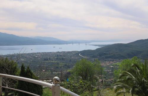 Nafpaktos Villa | Up on the hill