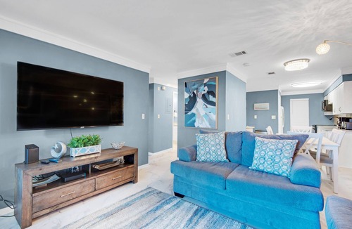 Holiday Isle Condo | ✨Updated Furnishings~Walk to Beach~Pool~Holiday Isle~2BR Poolside Villas #104