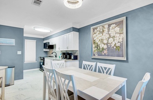 Holiday Isle Condo | ✨Updated Furnishings~Walk to Beach~Pool~Holiday Isle~2BR Poolside Villas #104