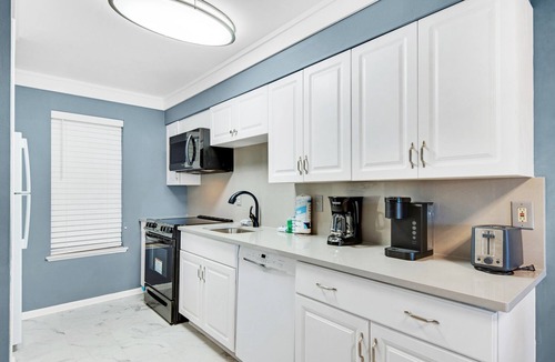 Holiday Isle Condo | ✨Updated Furnishings~Walk to Beach~Pool~Holiday Isle~2BR Poolside Villas #104