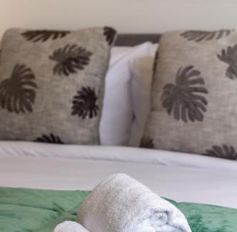 Upper Riccarton Apartment | Upper Riccarton dream - 2 bed 2 bath w/carpark