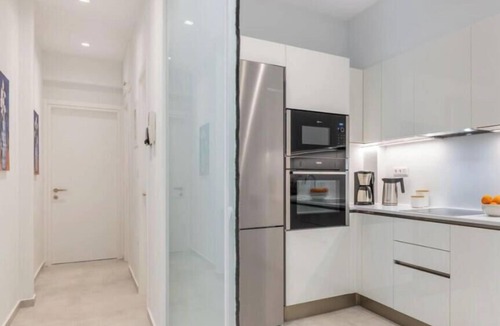 Ampelokipoi Apartment | Upscale central APT, Patio near Hospitals & Metro