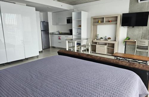 Curridabat Apartment | Urban Breeze iFreses, 10th floor! AC, TV and Pool