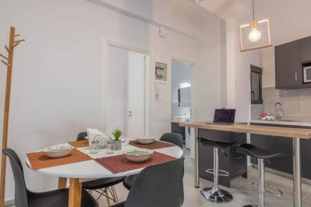 Neos Kosmos Apartment | Urban Garden 32