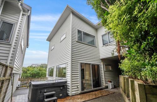 Johnsonville House | Urban Sanctuary - Johnsonville Holiday Home