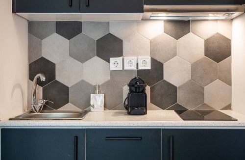 Agios Panteleimonas Apartment | Urban Tranquility Escape