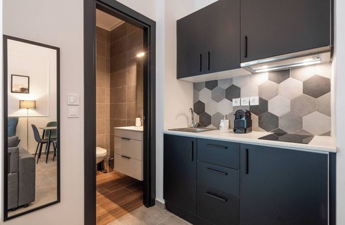 Agios Panteleimonas Apartment | Urban Tranquility Escape