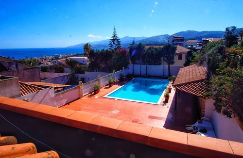 Ganzirri Apartment | Vacation home with dog boarding