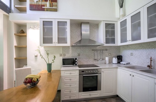 Agia Paraskevi Apartment | Valashouse