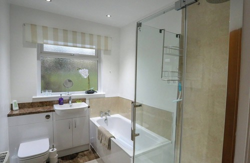 Biggar Cottage | Valley View Broughton