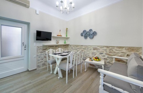 Ermoupoli Apartment | Vanilla House