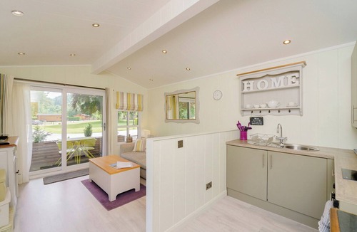 Birnam Ski Chalet | Very comfortable lodge with one king-size double and en suite shower.