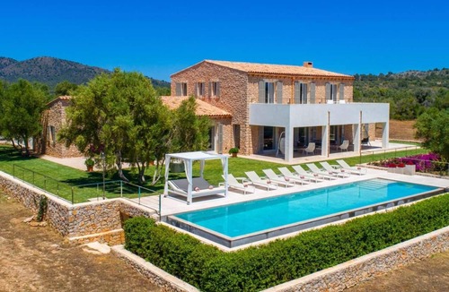 Sant Llorenc des Cardassar Villa | Very modern and high quality holiday finca.