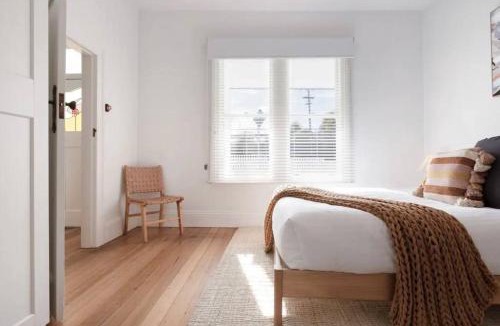East Launceston House | Victoria's on High - 3 Bedroom Home with City Views
