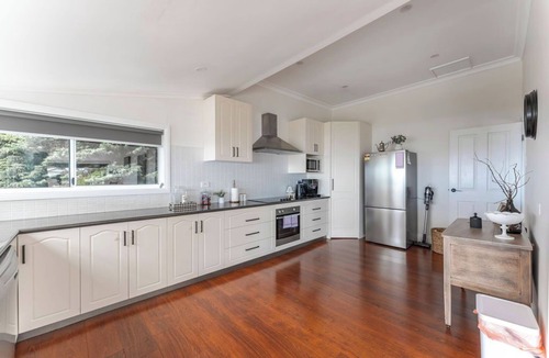 Burnie House | View Point: Ocean Views & Near CBD
