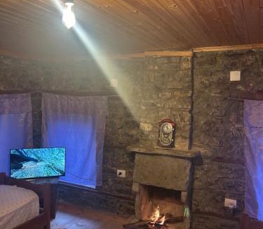 Lazarat House | Vila Jani Stone House Fireplace near Përmet Quiet Nature Stay