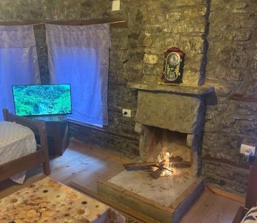 Lazarat House | Vila Jani Stone House Fireplace near Përmet Quiet Nature Stay
