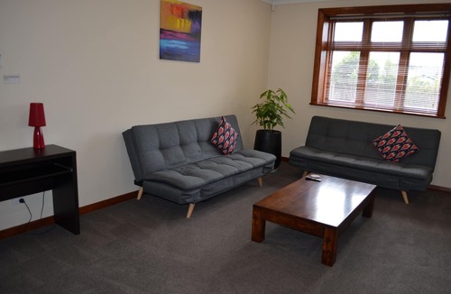 Solway House | Villa 185- New- Central Masterton- Free WiFi