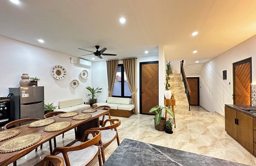 Abiansemal Villa | Villa 4BDR rice field view south of Ubud. Swimming pool + outdoor bath.