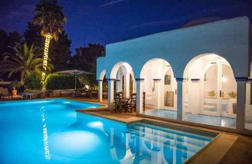 Santa Eulalia del Rio Villa | Villa 8BR, Sea views, walk to the beach, pool