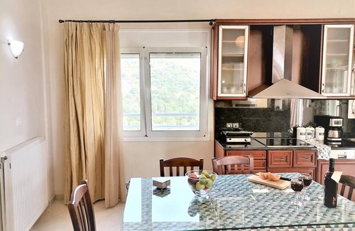 Agía Eiríni Villa | Villa Aeolus with private overflow, endless, heated pool and private garden