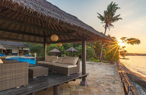 Bukti Villa | Villa Bukti Paradise - Captivating Beachfront Villa