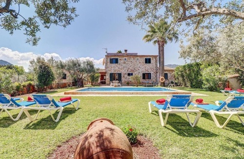Pollensa Villa | Villa 'Can Joan' with Mountain View, Wi-Fi and Air Conditioning