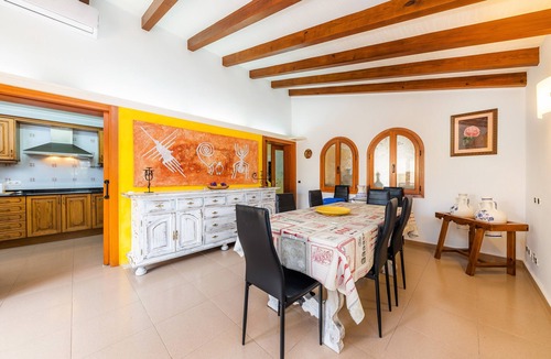 Les Palmeres Villa | Villa 'Can Magraner' with Mountain View, Wi-Fi and Air Conditioning