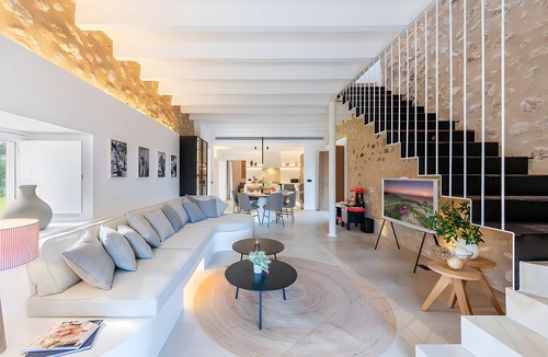 Pollensa Villa | Villa 'Can Mas Antigua' with Mountain View, Wi-Fi and Air Conditioning