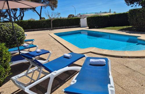 Cales Piques House | Villa con piscina privada Cala en Blanes, Menorca
