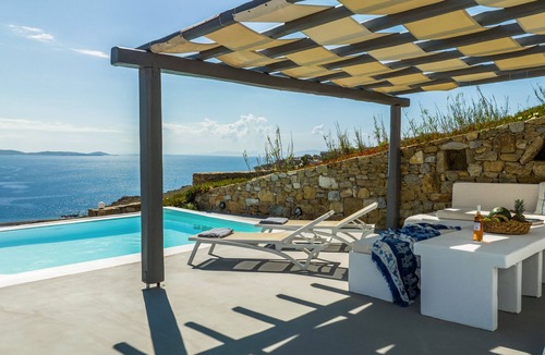 Houlakia House | Villa Dios is a Traditional and Elegant Villa in Houlakia with a Private pool