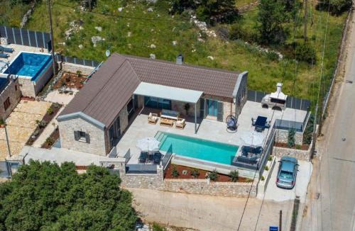 Divarata Villa | Villa Fernando - F&A Golden Stone Villas